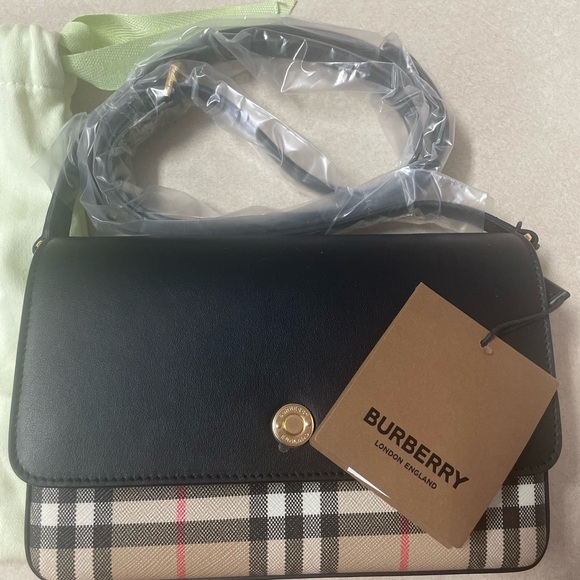 Burberry Black and Tan Crossbody Bag with Iconic Design - Picture 2 of 6
